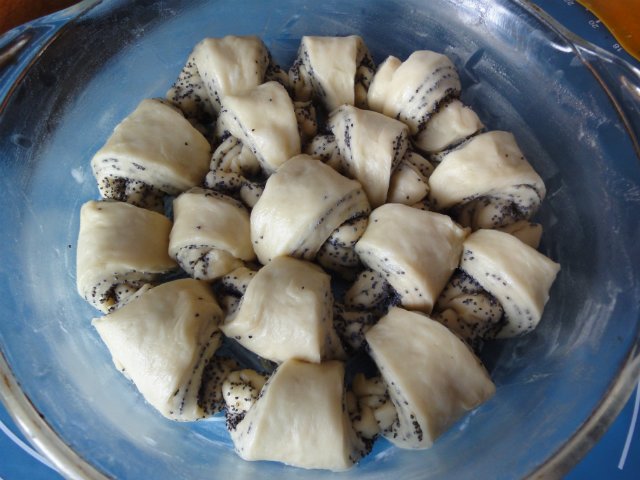 The dough is very soft (and bread for a bread machine) on Tang Zhong