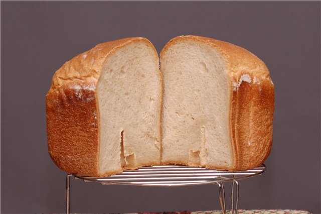 Stokbrood met bruisend water in een broodbakmachine