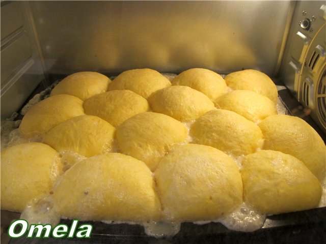 Bollos de calabaza con manzana y pasas en un relleno cremoso