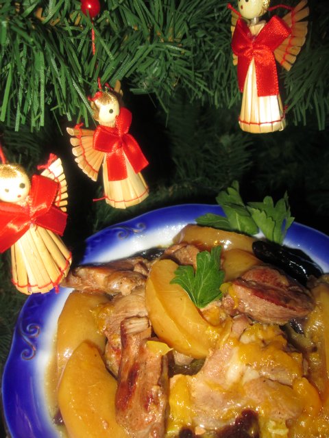 Turkey in honey-orange sauce with apples and prunes (multicooker-pressure cooker Brand 6050)