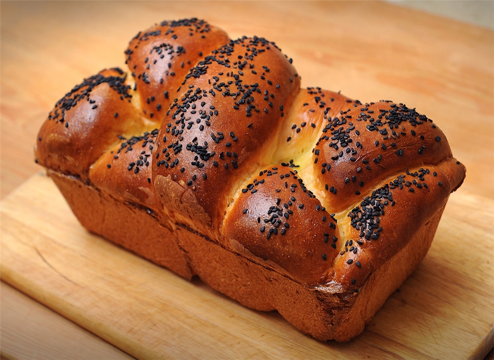 challah ลิทัวเนียในเตาอบ