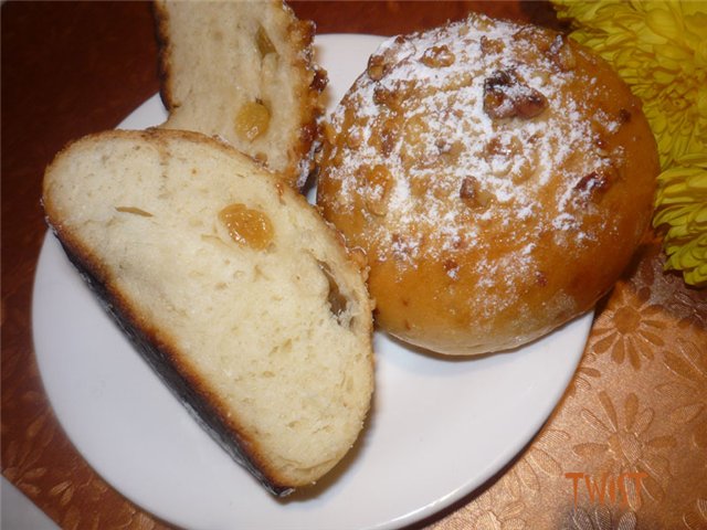 Rum-yoghurtbroodjes met rozijnen