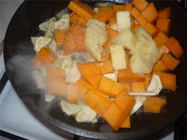 Pork stewed in pots with pumpkin, parsnips and apples