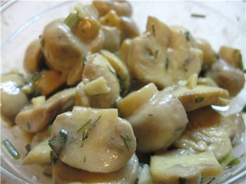 Champignons in mosterdmarinade.