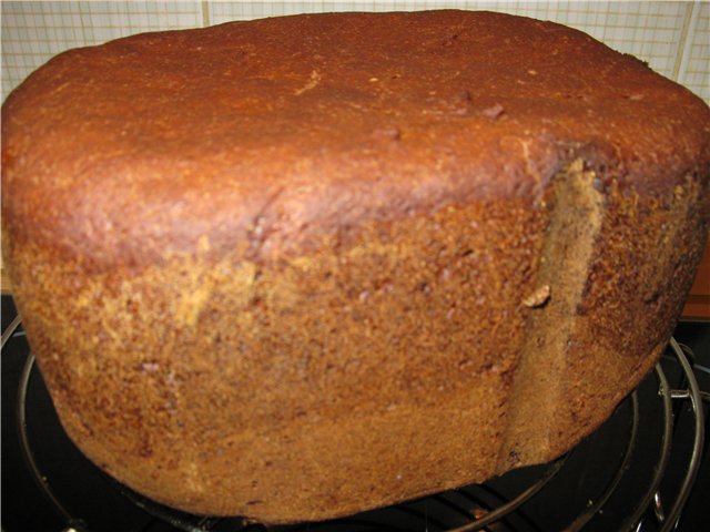 Pane di segale a lievitazione naturale in una macchina per il pane