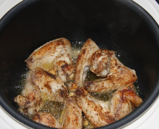 Chicken wings stewed with potatoes in milk (Multicooker)