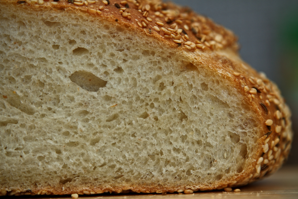 Koulouri, grecki chleb wiejski (Koulouri) w piekarniku