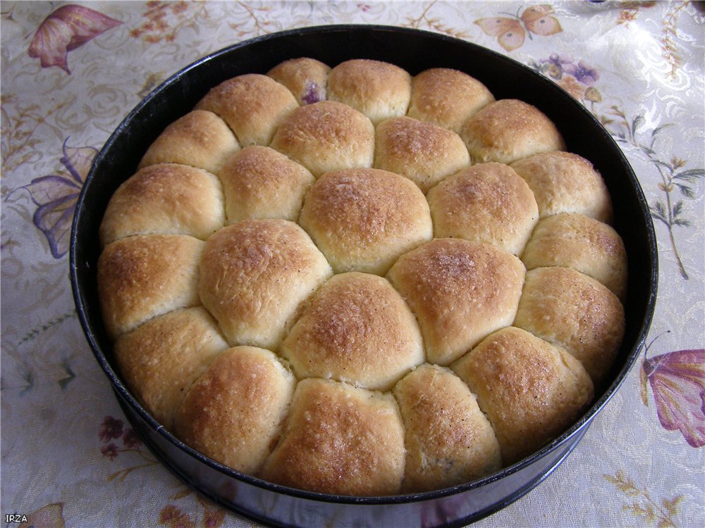 Bollos buhtle con mermelada y salsa de vainilla