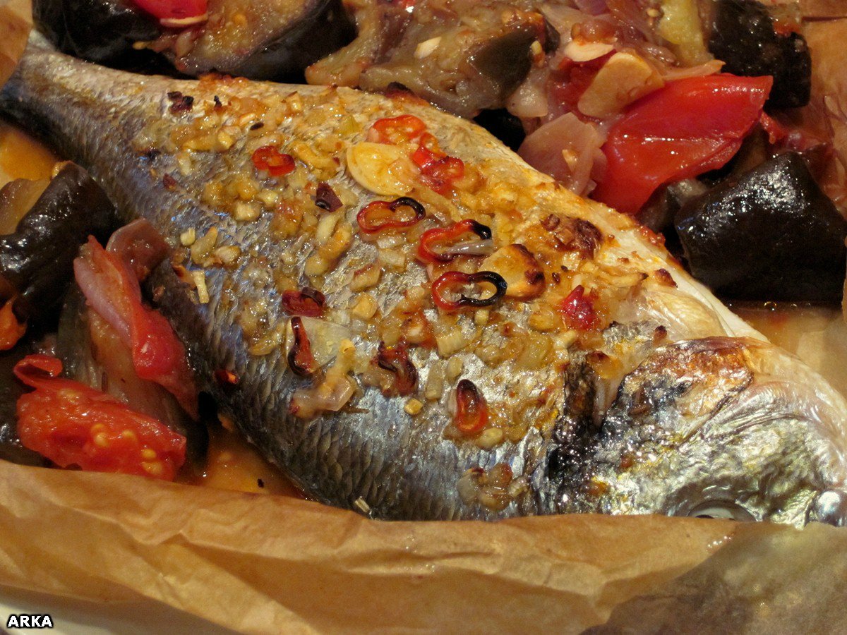 Pesce (dorada) in una busta