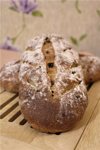 Brød med karvefrø og rosiner (ovn)