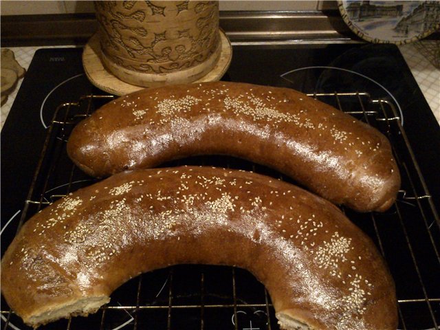 Rollo con semillas de amapola, nueces y pasas