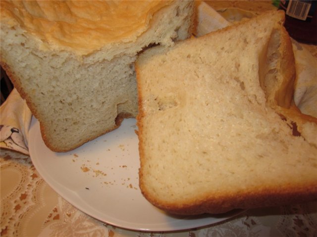 Wheat bread Mag-atas sa isang gumagawa ng tinapay