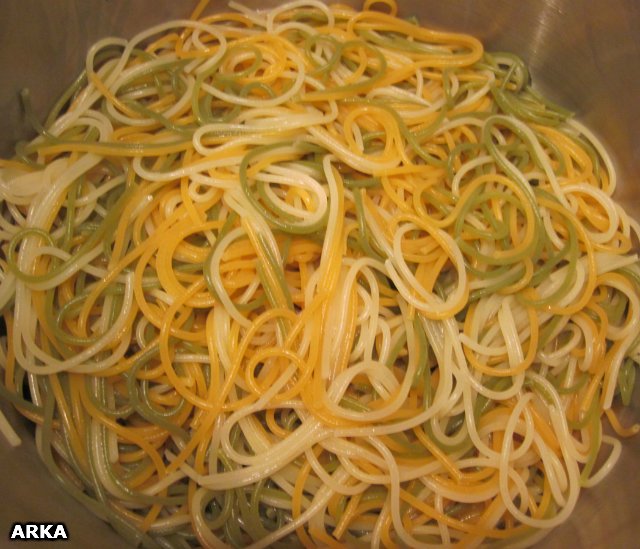 Pasta con pomodori secchi e pesto