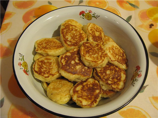 Przybory kuchenne (garnki, patelnie, pokrywki)