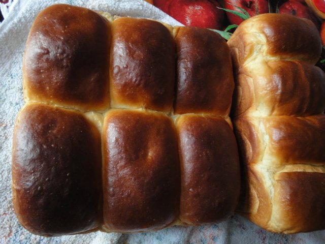 The dough is very soft (and bread for a bread machine) on Tang Zhong