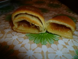 Bagel di lievito con marmellata di plastica