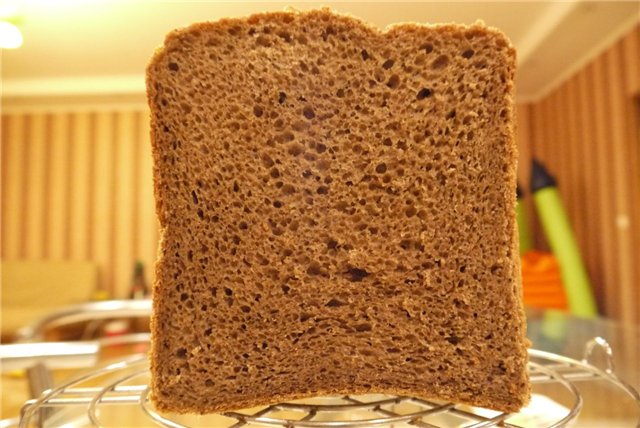 Buong-butil na rye tinapay na 50:50 na may sourdough