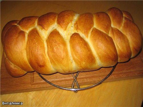 Lithuanian challah in the oven