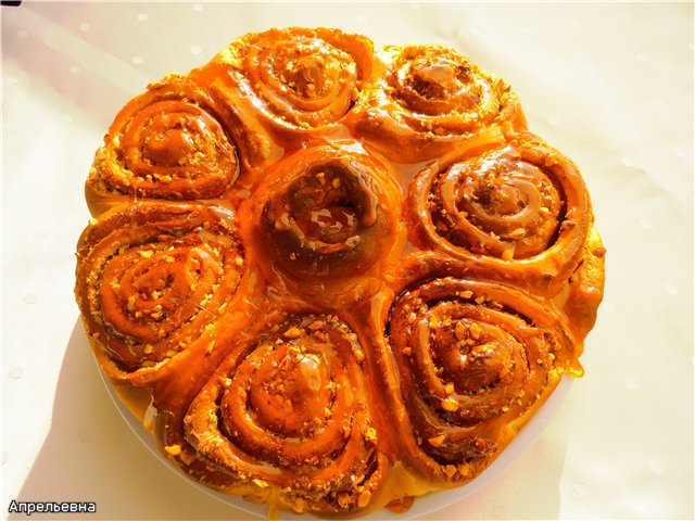 Pastel "Rosas de almendra en caramelo"