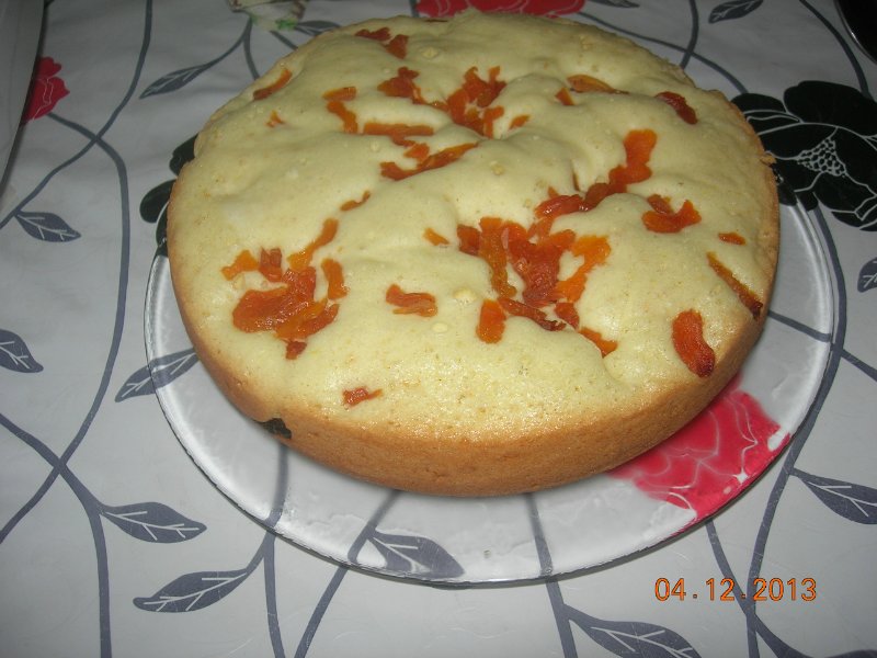 Torta con albicocche secche in un multicooker Polaris 0520