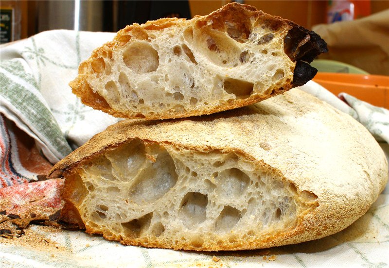 Pan Altamuro (Pane di Altamuro) en el horno