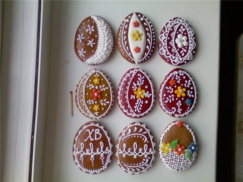 We decorate gingerbread cookies, cookies