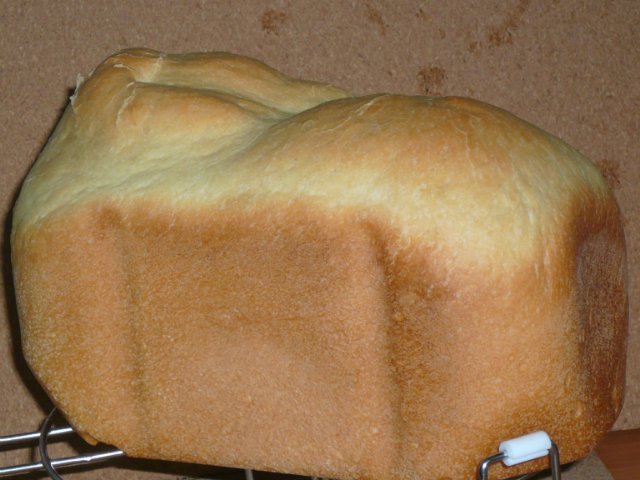 Simple wheat bread on kefir (oven)