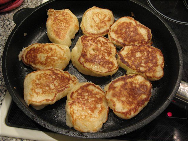 Przybory kuchenne (garnki, patelnie, pokrywki)