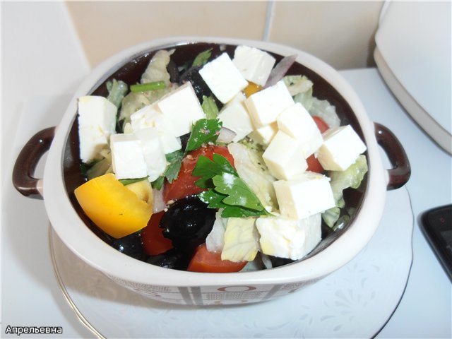 Greek salad ayon kay Homer (Choriatiki Salata)