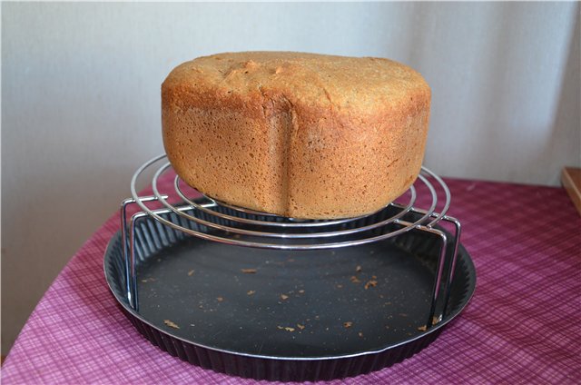 Pan de centeno Masa madre eterna de harina de trigo integral en una panificadora