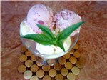 Gelato cremoso con fragole al forno