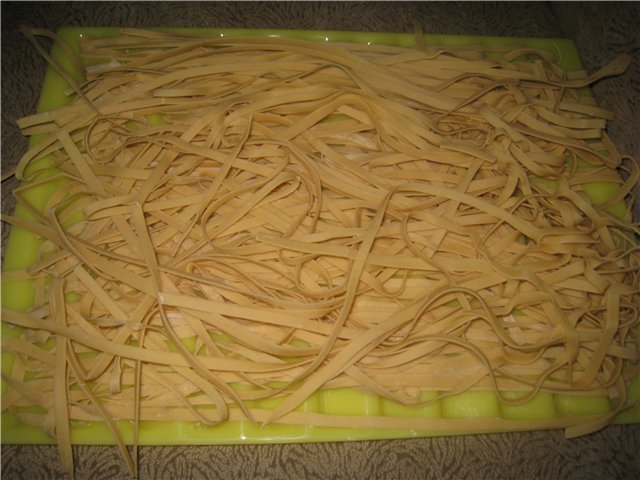 Tagliatelle fatte in casa, ravioli e tutto per prepararli