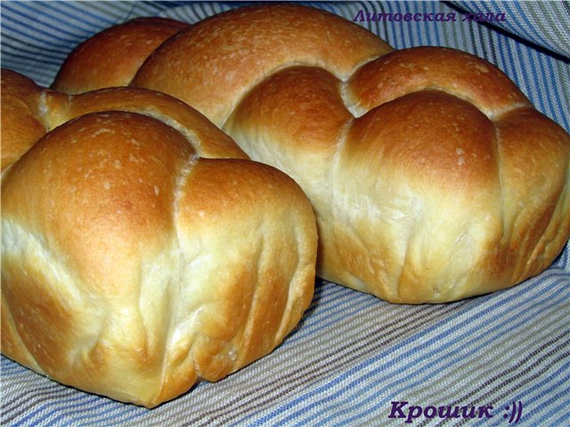 Lithuanian challah in the oven