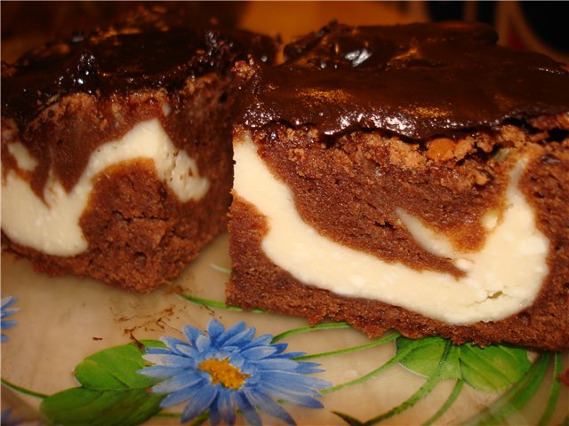 Tortas de brownie de chocolate y cuajada