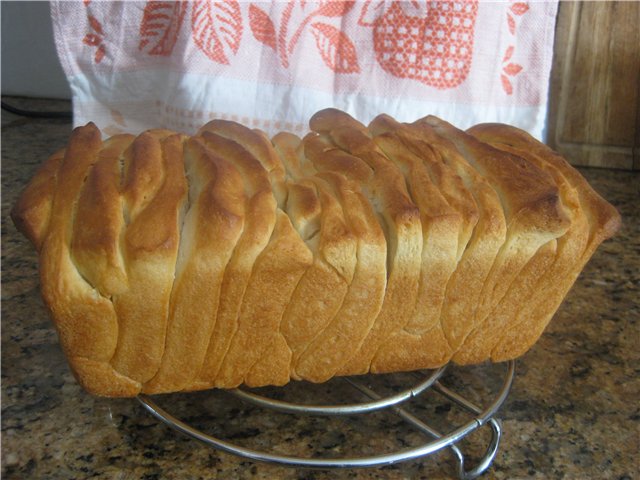 Italyano na tinapay na Pane al latte Fisarmonica sa oven