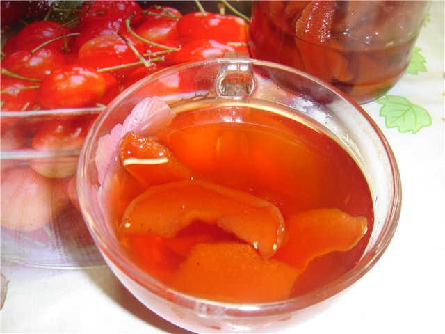 Quince jam (luto sa isang mabagal na kusinilya)