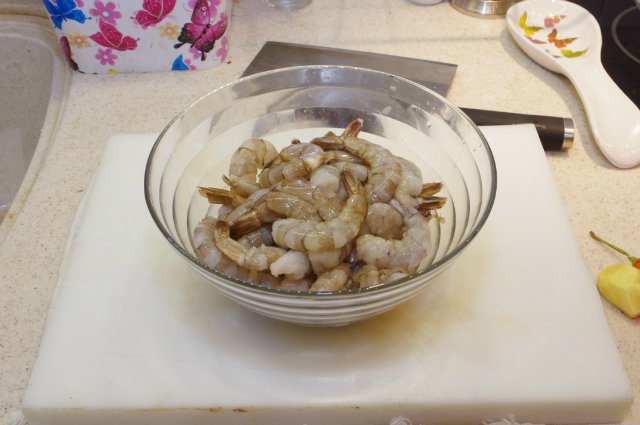 Gambes de tigre amb salsa de crema d’all