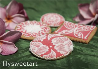 We decorate gingerbread cookies, cookies