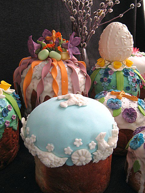 Examples of decorating Easter cakes and Easter