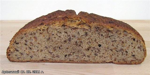 Pan aromático con masa madre de centeno al horno