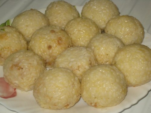 Arancini (polpette di riso ripiene di carne)