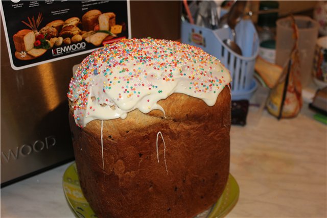 Easter cake with raisins