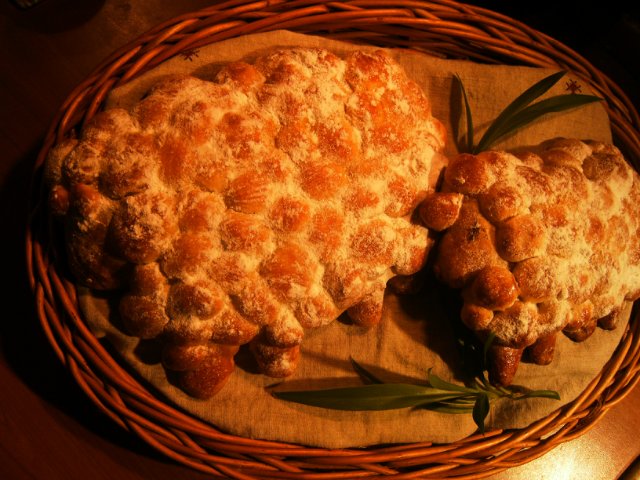 Czech Easter Bun (Mazanec)