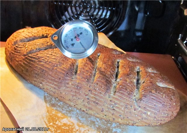 Pan aromático con masa madre de centeno al horno