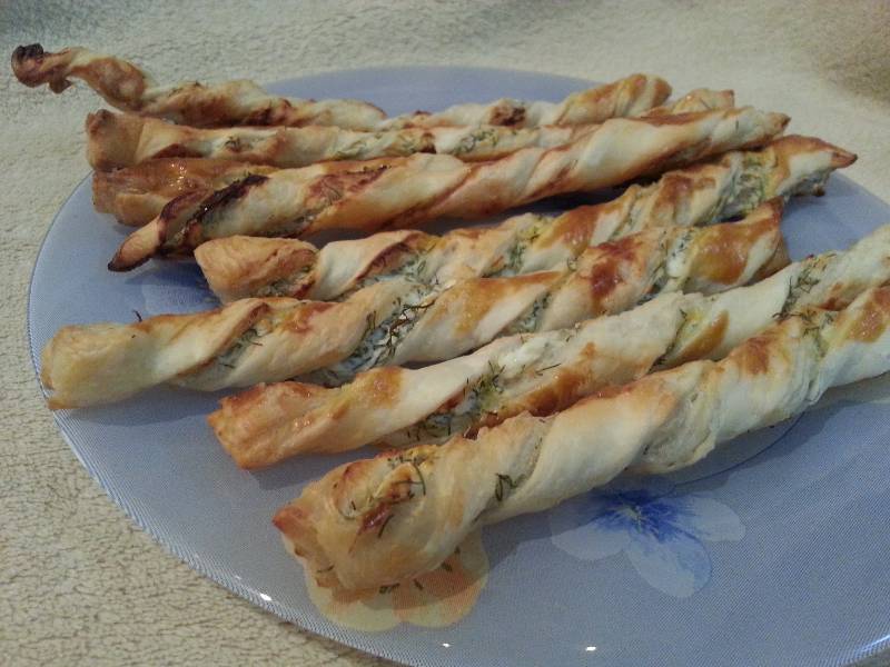 Homemade Cinnamon Twists and Cheese Straws - keso straw