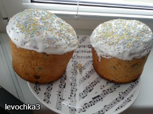 Torta di Pasqua su tuorli (impastare in una macchina per il pane)