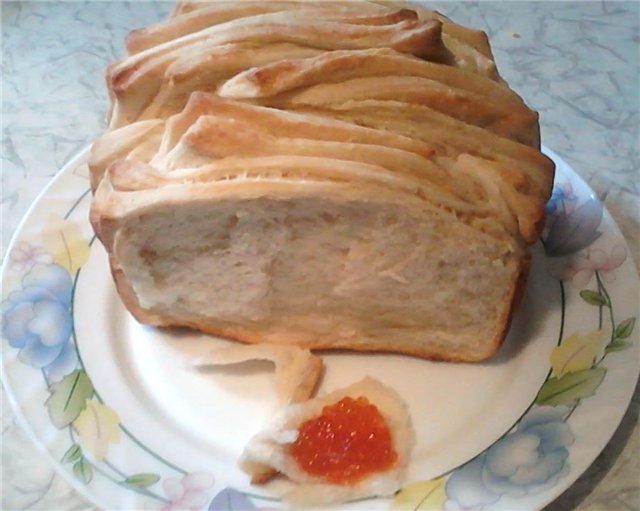 Italian bread Pane al latte Fisarmonica in the oven