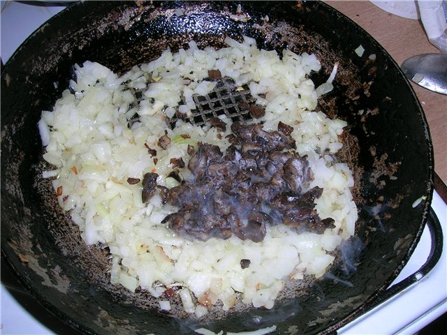 Sopa de perdiz con picatostes de eneldo (olla a presión Polaris 0205 AD)