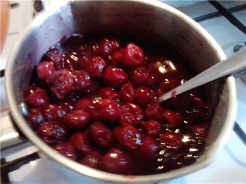 Mag-atas na cherry cake