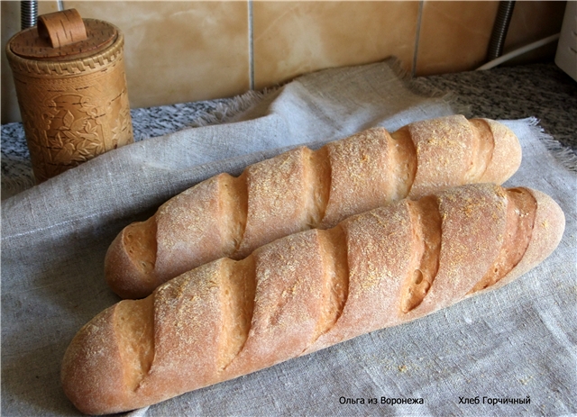 Pane al setaccio di senape secondo GOST nel forno